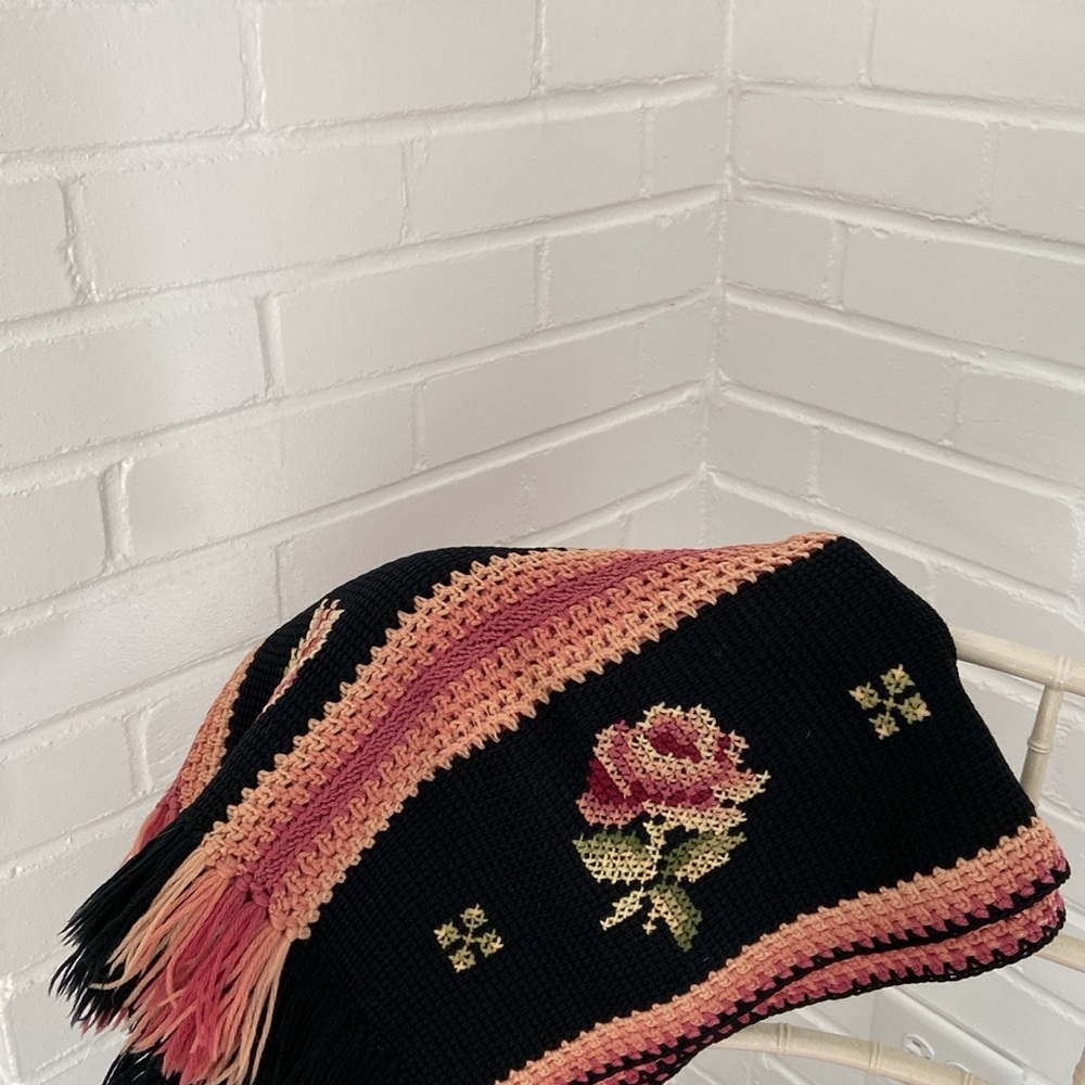 Classic Rose Design Knitted With Cross-stitch Overlay Throw Afagan Blanket Shaw - Picture 6 of 8